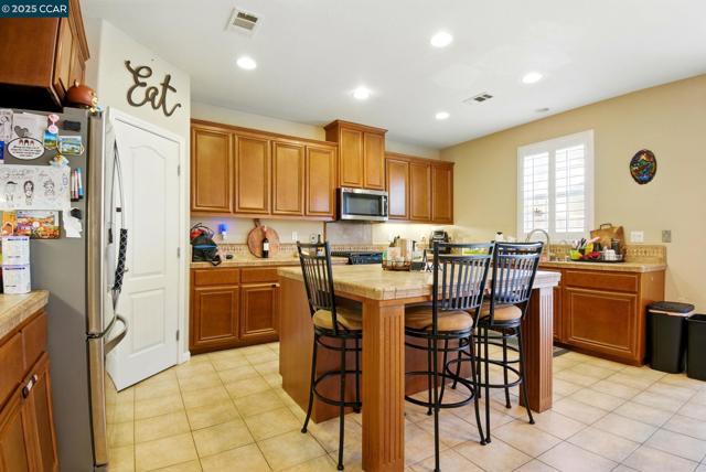 35 Belluno Dr, Stockton CA: https://media.crmls.org/mediaz/5412253d-3717-4cac-bd86-49842a35d3f7.jpg