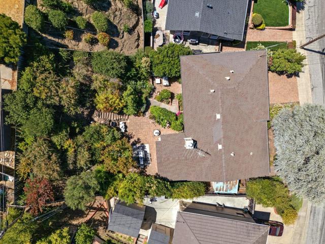 1627 El Verano Way, Belmont CA: https://media.crmls.org/mediaz/54122b15-14b8-4c97-9067-296f472d6357.jpg