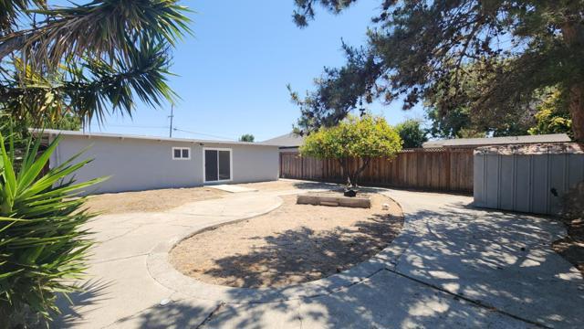 37109 Dondero Way, Fremont CA: https://media.crmls.org/mediaz/54123428-8615-402b-9f22-72e0b7e1920d.jpg