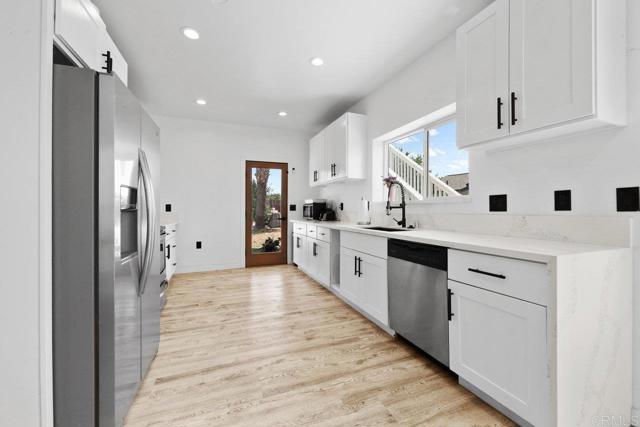 12953 Carriage Rd, Poway CA: https://media.crmls.org/mediaz/541246c2-5d91-4d48-9a81-a65280e9d112.jpg