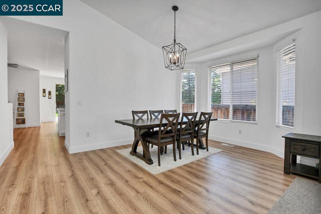 7016 Molluk Way, Clayton CA: https://media.crmls.org/mediaz/54128749-c7a4-41b8-b956-2b14aadb0036.jpg