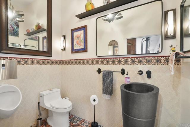 308 Sunset Drive, Encinitas CA: https://media.crmls.org/mediaz/5412bcd7-4e5f-4830-9996-ae64e7ce160d.jpg