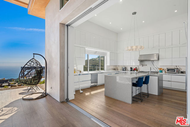 10715 Yerba Buena Road, Malibu CA: https://media.crmls.org/mediaz/5412ec04-6e40-491e-875d-1ace0dba348e.jpg