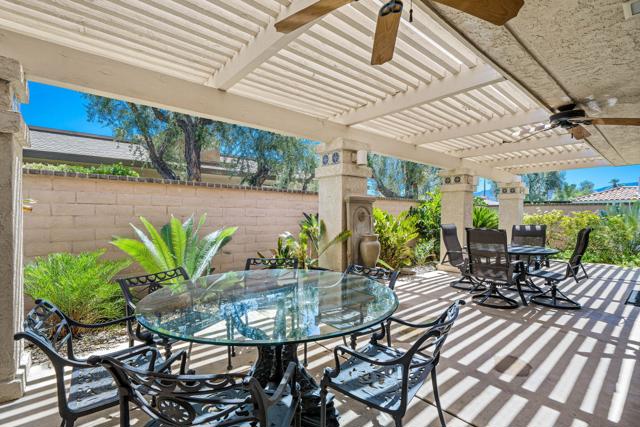 19 Cornell Drive, Rancho Mirage CA: https://media.crmls.org/mediaz/541322e5-28ac-46cb-9416-39faf013a8c3.jpg