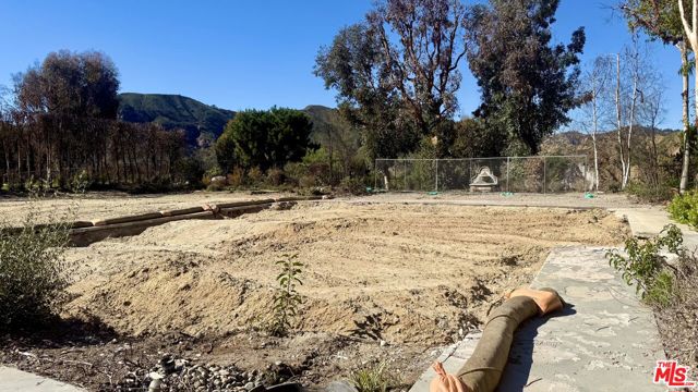 17314 Avenida De La Herradura, Pacific Palisades CA: https://media.crmls.org/mediaz/54137707-3e2a-435f-ac35-71938c336218.jpg