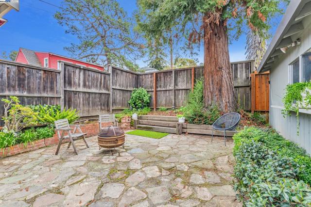 2019 E St, Hayward CA: https://media.crmls.org/mediaz/54145373-40d1-486b-ae47-766dbd12a4ff.jpg