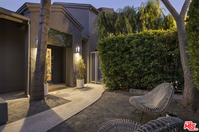 2264 Moreno Drive, Los Angeles CA: https://media.crmls.org/mediaz/5414b6ec-b755-40bf-99ae-11fb92ab2d4d.jpg