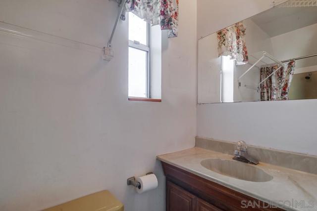 954 Harbor View Dr, San Diego CA: https://media.crmls.org/mediaz/5414f4b6-8eb1-4436-82b9-74ce1051b9f4.jpg