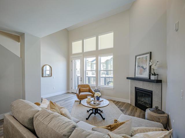 116 Aptos Village Way, Aptos CA: https://media.crmls.org/mediaz/54150adb-fbbb-4d85-bf92-99d5cd5800cf.jpg