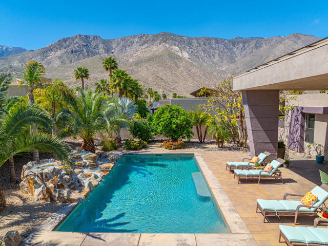 463 Lautner Lane, Palm Springs CA: https://media.crmls.org/mediaz/541515d1-1de9-4638-a427-f4f99e5571dd.jpg