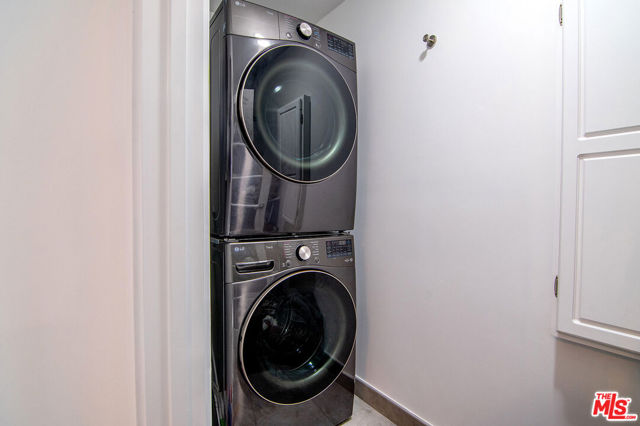 922 Garfield Avenue, Venice CA: https://media.crmls.org/mediaz/541564db-bfdb-43e4-b392-7c18718cd360.jpg