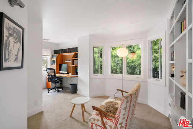 729 Superba Avenue, Venice CA: https://media.crmls.org/mediaz/5415670e-0925-426e-90fb-44db931ffe07.jpg