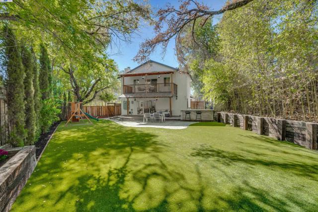 3 Dale Ct, Lafayette CA: https://media.crmls.org/mediaz/5415c816-0ade-4bd1-a1d3-1fb7a9efb98d.jpg