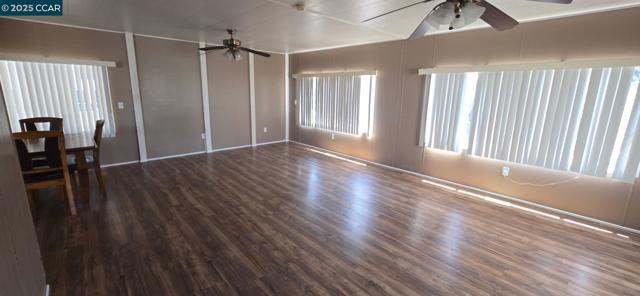 16401 San Pablo Ave, San Pablo CA: https://media.crmls.org/mediaz/54161e6e-3dad-4305-9cd7-0e2de94953c0.jpg