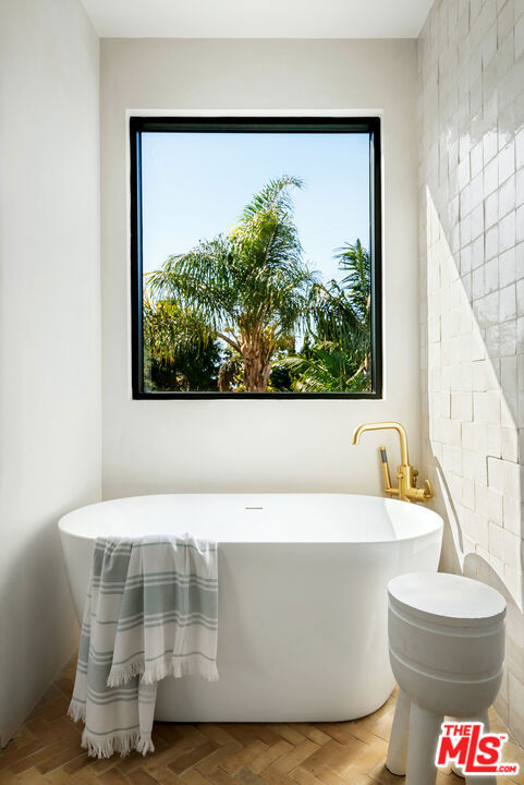3981 Beethoven Street, Los Angeles CA: https://media.crmls.org/mediaz/541620f3-ff27-4797-b34b-08139fde3daf.jpg