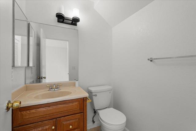 27418 Susan Place, Hayward CA: https://media.crmls.org/mediaz/54165826-8237-4a85-b400-80131843fc20.jpg