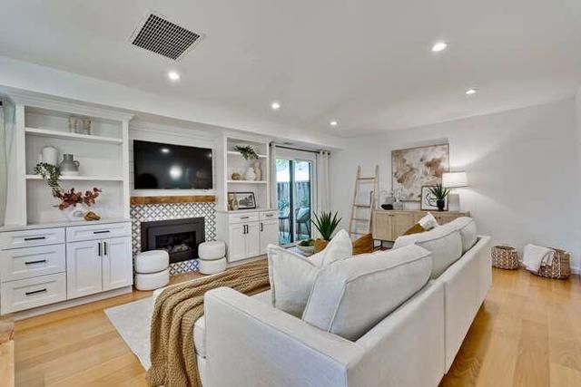 269 Bush Street, Mountain View CA: https://media.crmls.org/mediaz/54166a5a-e051-4a70-bf16-3553d454f450.jpg