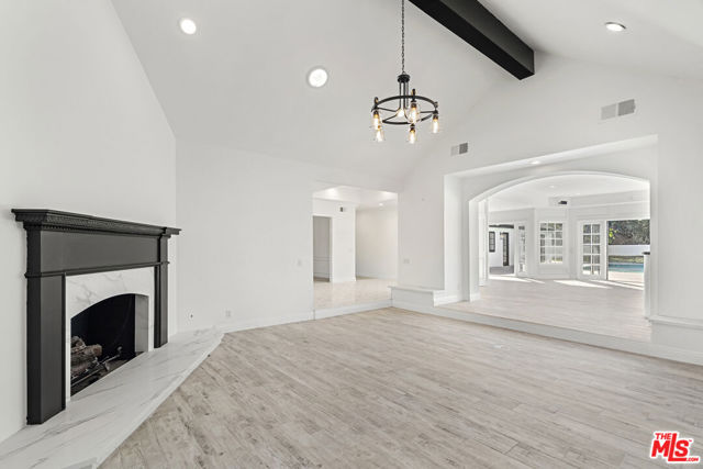 3217 Hutton Drive, Beverly Hills CA: https://media.crmls.org/mediaz/541701a0-63ff-4ffb-b4e1-248ac466cf46.jpg