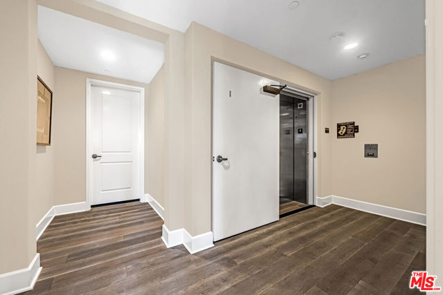 23500 Park Sorrento, Calabasas CA: https://media.crmls.org/mediaz/54174e29-bc14-420f-9ea5-7218150f0133.jpg