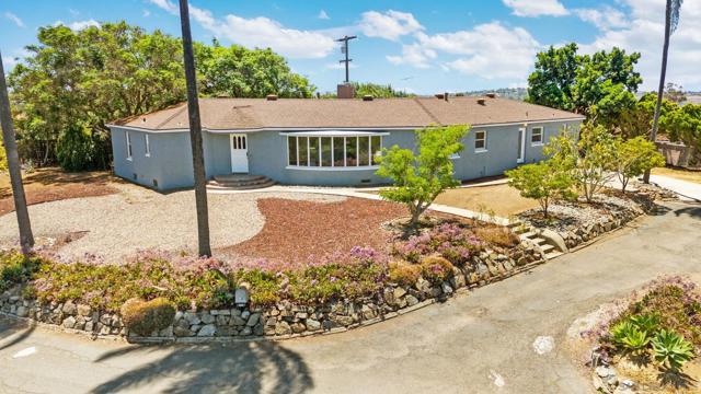 2530 Pruett Dr, Vista CA: https://media.crmls.org/mediaz/54181702-3bb4-41ce-8724-188855f254e7.jpg