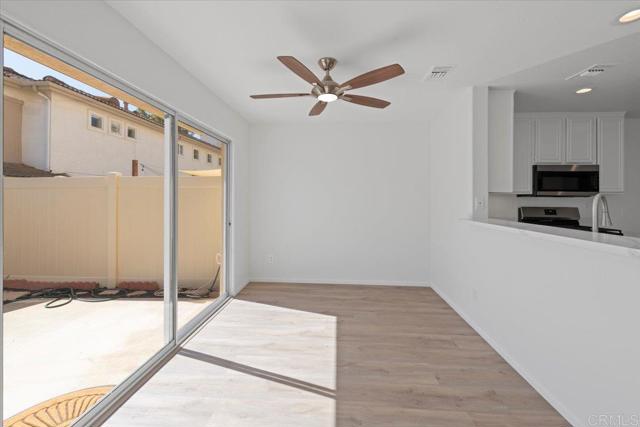 Detail Gallery Image 9 of 44 For 1275 Natoma Way #B,  Oceanside,  CA 92057 - 3 Beds | 2/1 Baths