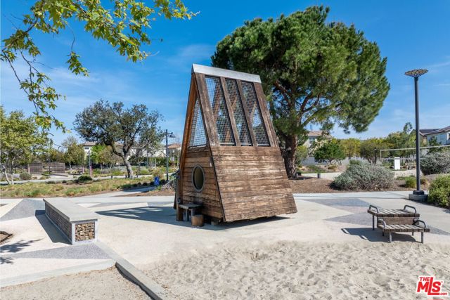 101 Stage, Irvine CA: https://media.crmls.org/mediaz/54187d4a-5950-4b39-a42e-b825f7f94b71.jpg