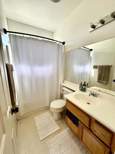 40567 Broadmoor Drive, Indio CA: https://media.crmls.org/mediaz/5418ccab-f2e6-469e-baf8-1fa8b676e959.jpg