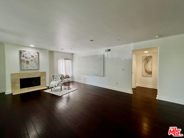 7249 Franklin Avenue, Los Angeles CA: https://media.crmls.org/mediaz/5418d25e-5aab-4ce0-be53-6bfb38cd6ed3.jpg