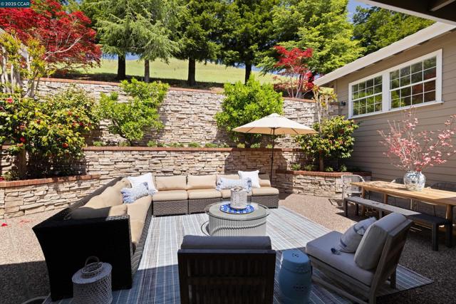 46 Merrill Circle N., Moraga CA: https://media.crmls.org/mediaz/54194f40-24c6-42fd-8f2e-8685abe82251.jpg