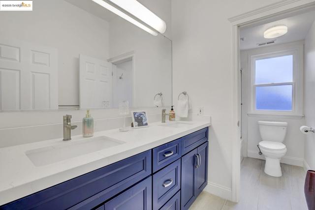 7075 Elverton Dr, Oakland CA: https://media.crmls.org/mediaz/5419dfd0-ed53-43c1-ba4d-da065304362c.jpg