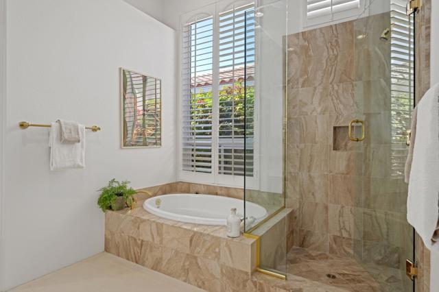 81100 Legends Way, La Quinta CA: https://media.crmls.org/mediaz/541a0663-8be4-4ec7-9335-a9c59cc5a4e0.jpg