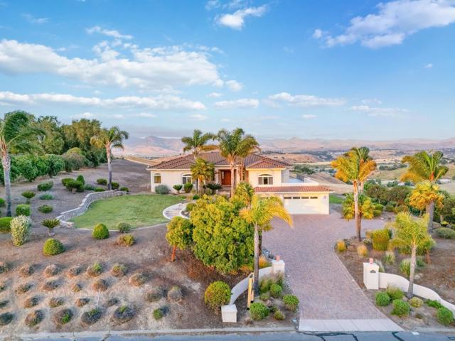 4165 Ashford Circle, Hollister CA: https://media.crmls.org/mediaz/541a60ae-c8d9-4452-8717-a9a1c21b3aca.jpg