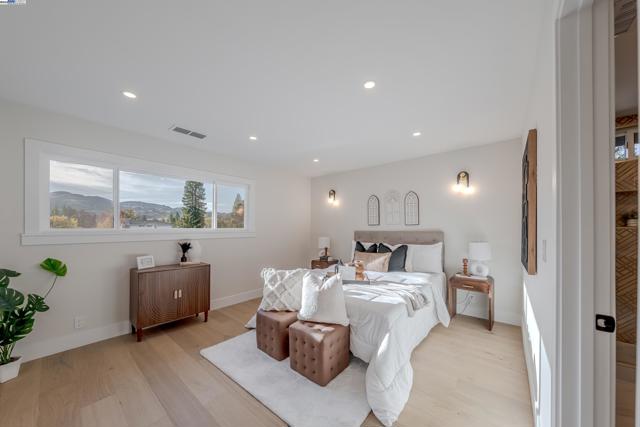 311 Foxboro Ct, San Ramon CA: https://media.crmls.org/mediaz/541acfe4-f22b-4f95-92bd-7f6065bf2650.jpg