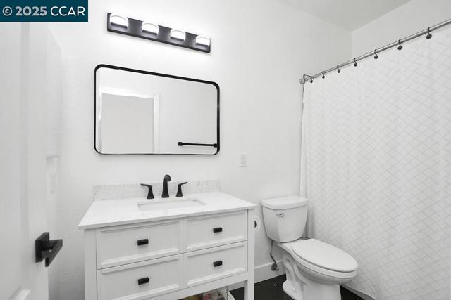 7016 Molluk Way, Clayton CA: https://media.crmls.org/mediaz/541ad815-d7d2-46a4-858f-868cd6ee0468.jpg