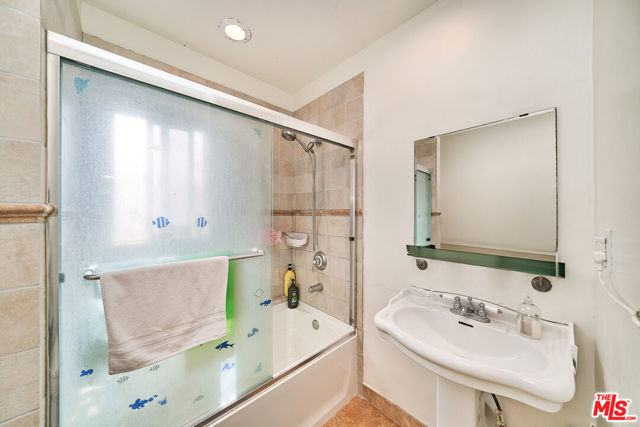 4930 Ramsdell Avenue, La Crescenta CA: https://media.crmls.org/mediaz/541b02f9-2fdb-4fe9-a8ec-7f4d086f988b.jpg