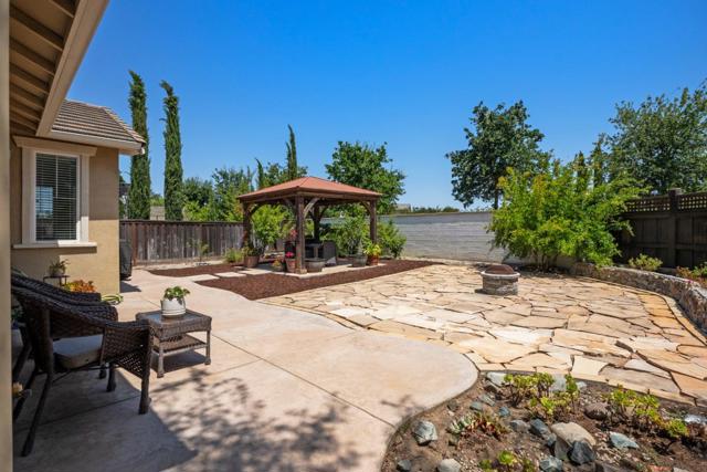 1141 Navigator Drive, Lathrop CA: https://media.crmls.org/mediaz/541b68e8-252e-413e-be2a-16229aafcb85.jpg