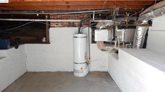108 Green St, Martinez CA: https://media.crmls.org/mediaz/541baa64-7d0c-442d-a5c3-e28aed011495.jpg
