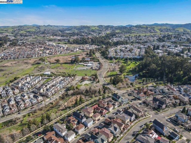 1166 Taraya Terrace, Hercules CA: https://media.crmls.org/mediaz/541bb1c1-6fad-4e04-b1ee-b21ef4202d6f.jpg