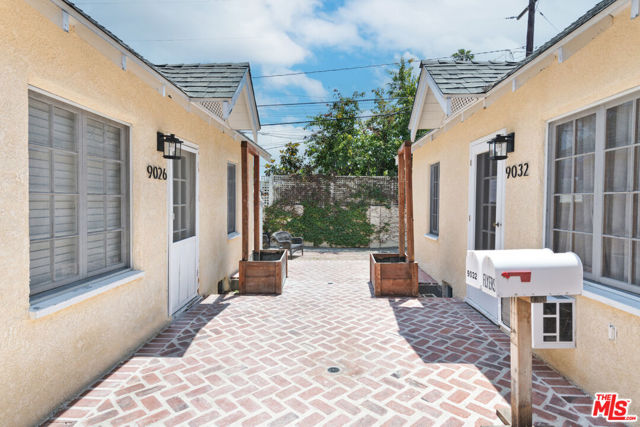 9028 Rangely Avenue, West Hollywood CA: https://media.crmls.org/mediaz/541c1537-7e08-40dc-a0f4-d15c8cb34160.jpg