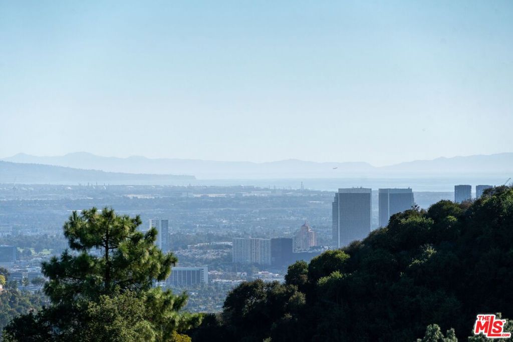 https://media.crmls.org/mediaz/541c777b-131e-4058-a92f-cc0ad69cdd19.jpg?preset=X-Large