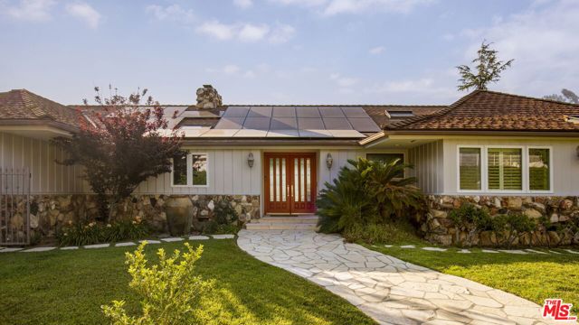 16303 Mandalay Drive, Encino CA: https://media.crmls.org/mediaz/541d4185-c8f2-4f52-8b85-e883bb2a015a.jpg