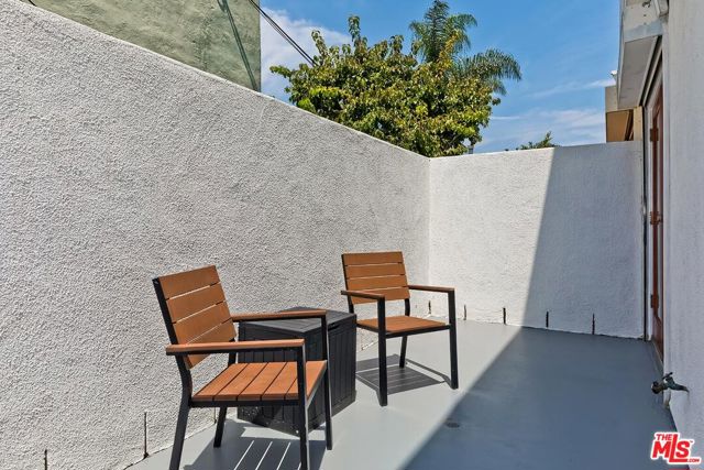2336 28th Street, Santa Monica CA: https://media.crmls.org/mediaz/541df3a8-6194-4d2e-9c93-479f61377059.jpg