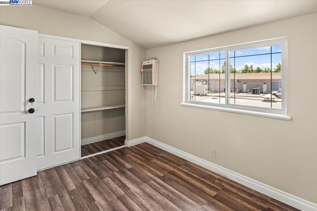 28399 CUBBERLEY CT, Hayward CA: https://media.crmls.org/mediaz/541e18b4-e21d-4e04-a0a5-bbea4916c155.jpg