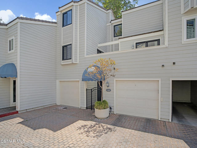 1206 S Westlake Boulevard, Westlake Village CA: https://media.crmls.org/mediaz/541eb070-4387-4198-a44c-13df56d287a5.jpg