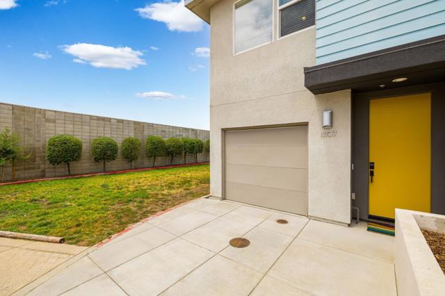 1307 Pullman Way, Oakland CA: https://media.crmls.org/mediaz/541eed2b-5a5e-4909-8827-9d77a4e16211.jpg