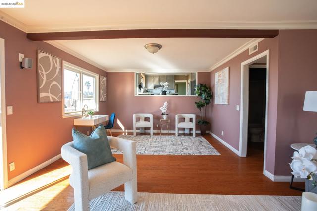 8071 Phaeton, Oakland CA: https://media.crmls.org/mediaz/541ef6f6-9fe7-4e5f-9c81-15cd44107f0f.jpg