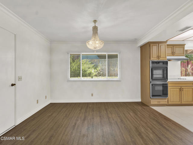 121 Ensenada Avenue, Newbury Park CA: https://media.crmls.org/mediaz/541f416b-f5ff-4c0b-873f-fbe2ea8dc18a.jpg