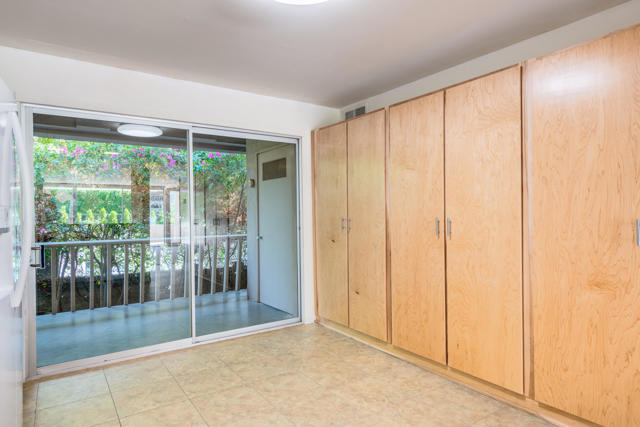 197 W Via Lola, Palm Springs CA: https://media.crmls.org/mediaz/541f693e-c2ee-40b9-954d-38e8da586094.jpg