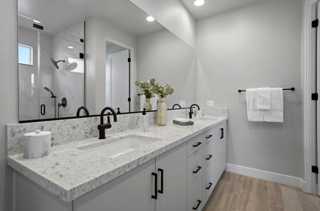 Image 19 of 41 For 41868 Volare Court