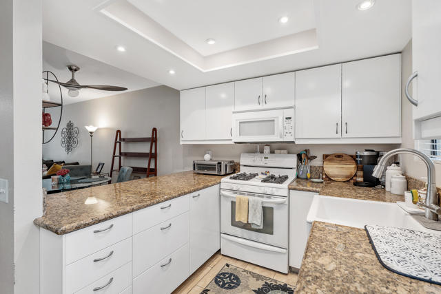 34324 Laura Way, Rancho Mirage CA: https://media.crmls.org/mediaz/541fc160-a214-4f67-911e-8254f592c41b.jpg